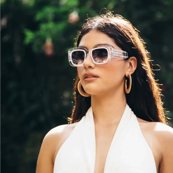 NIB CULT GAIA Meira Oversized Square Sunglasses Clear - Picture 2 of 7